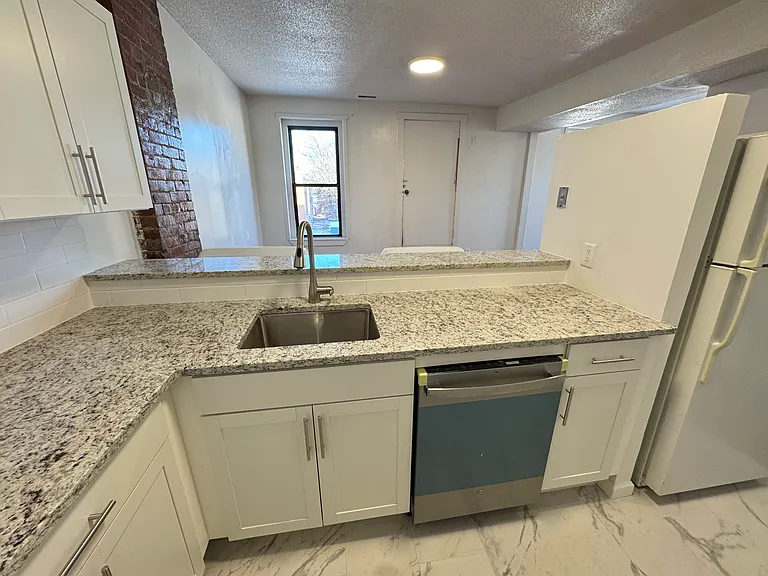 2 Hine Pl #3B — Photo 6