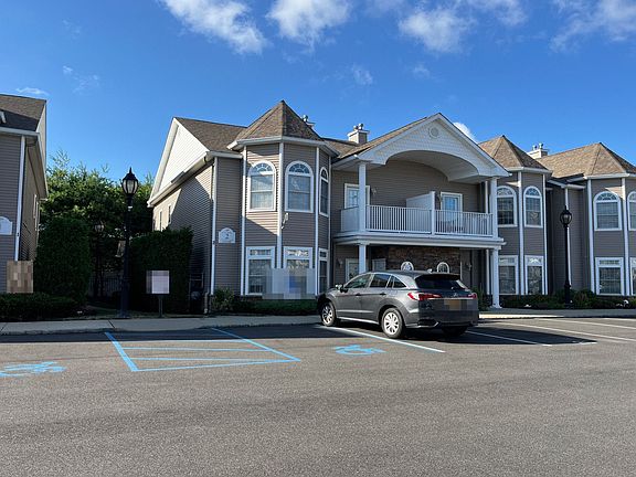 3rd image of 22 Jacqueline Way #202B