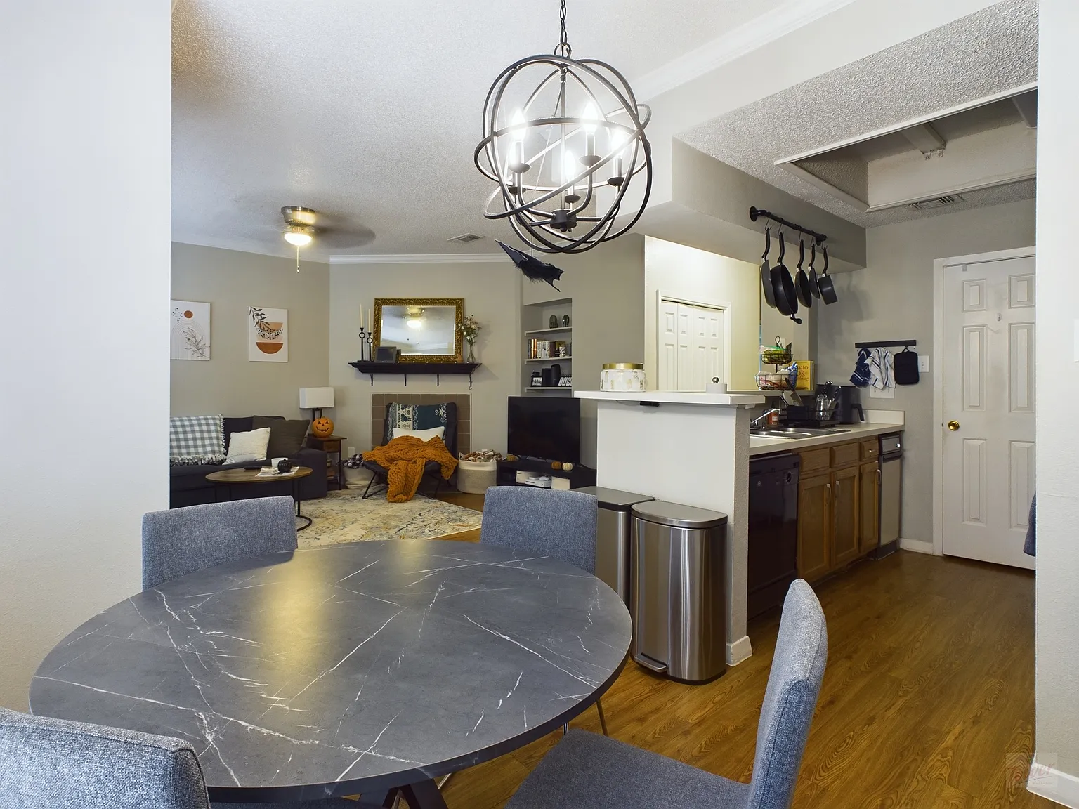 915 W 23rd St Apt 104 — Photo 1