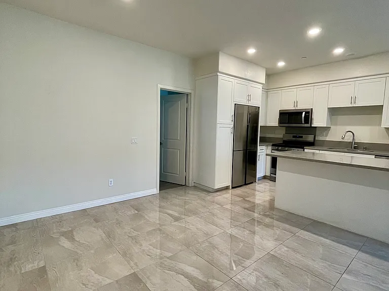11760 Carriage Ln — Photo 2