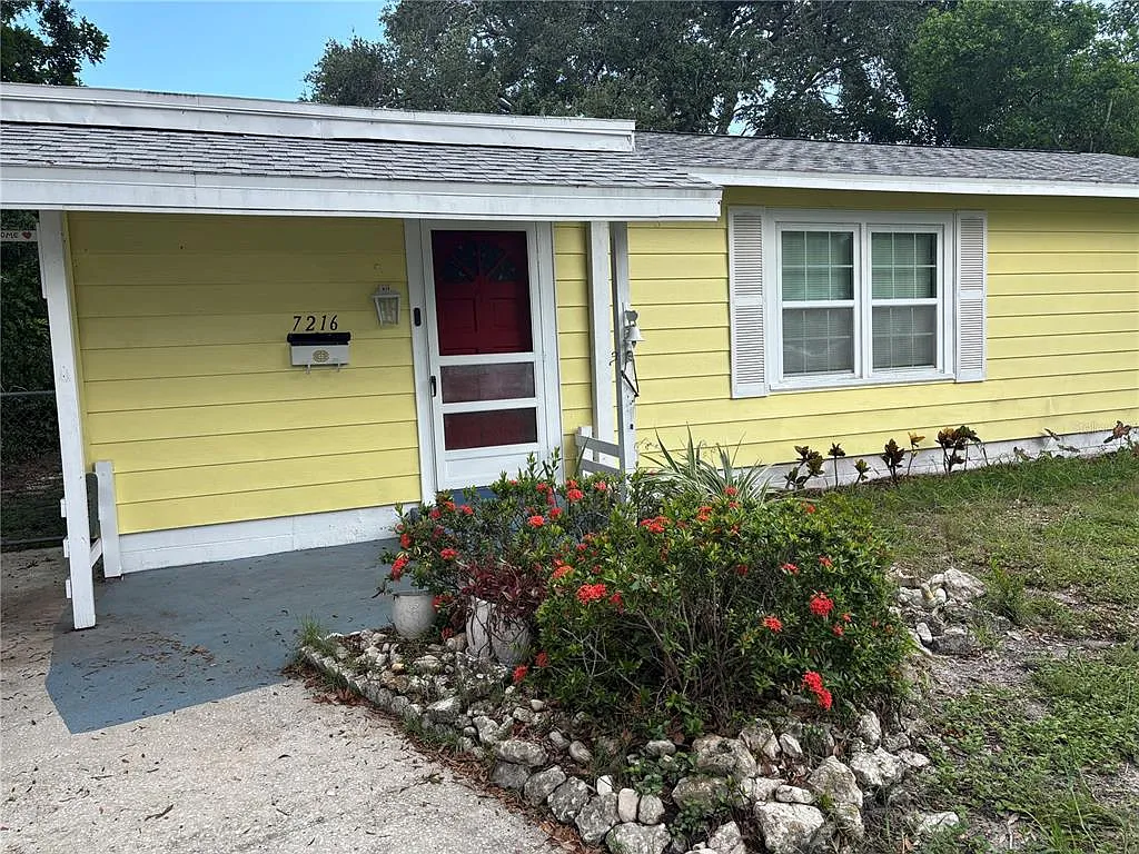 2 bed, 1.0 bath, 968 sqft, $2,400 — Photo 2