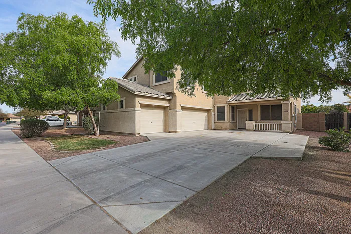 16205 W Gibson Ln — Photo 2