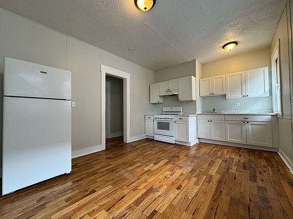 3rd image of 162 Sheffield Ave #B2