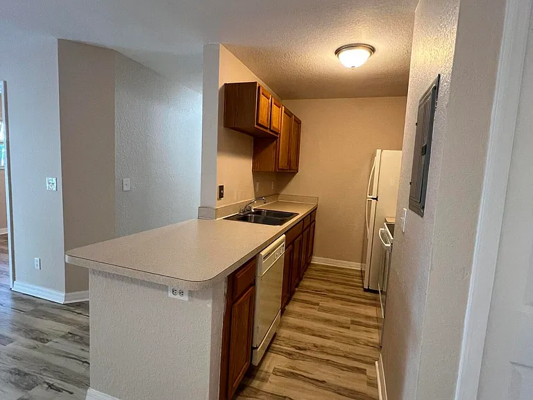 220 Columbia Dr #16 — Photo 4