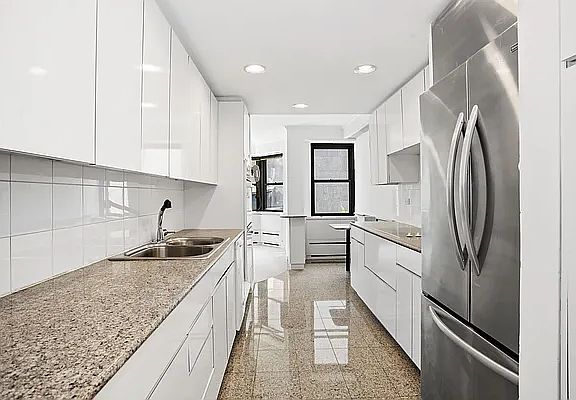 4th image of 35 E 75th St #6B