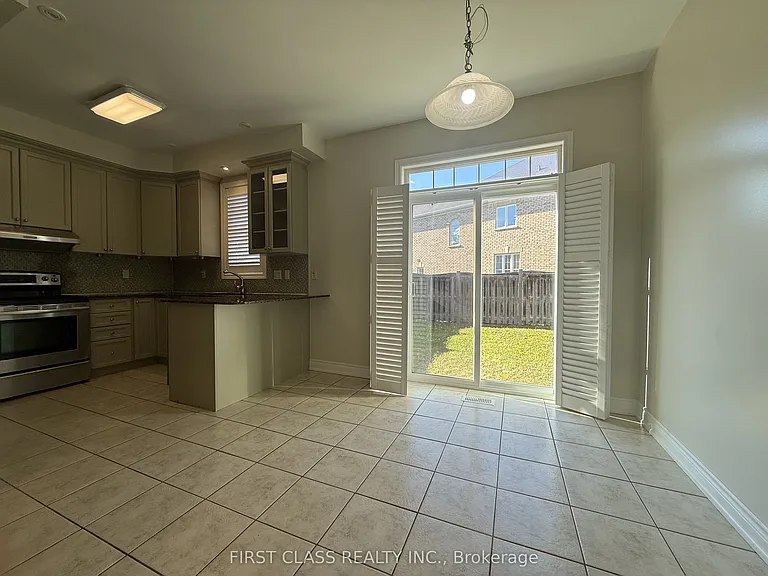 36 Princess Diana Dr — Photo 3