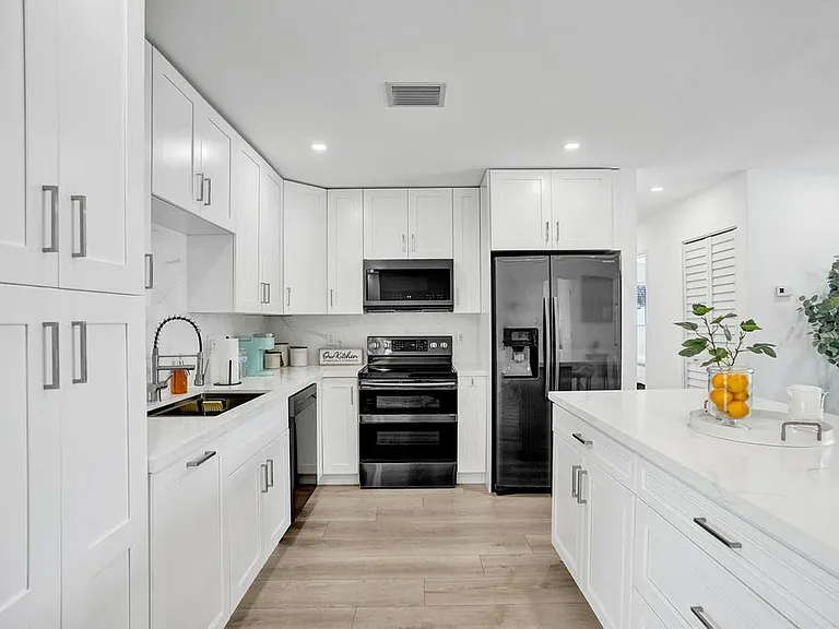 1001 SE 13th Ct — Photo 5