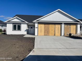 6154 Camellia Cir, Grand Forks, ND 58201