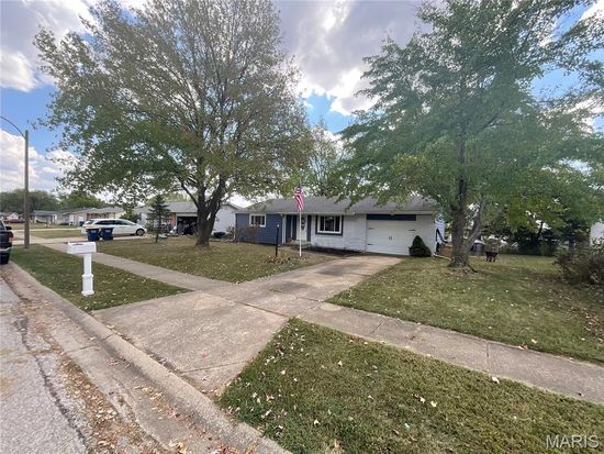 306 Bedford Dr, Warrenton, MO 63383