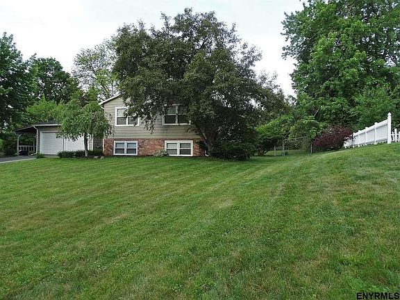 2nd image of 841 Northumberland Dr