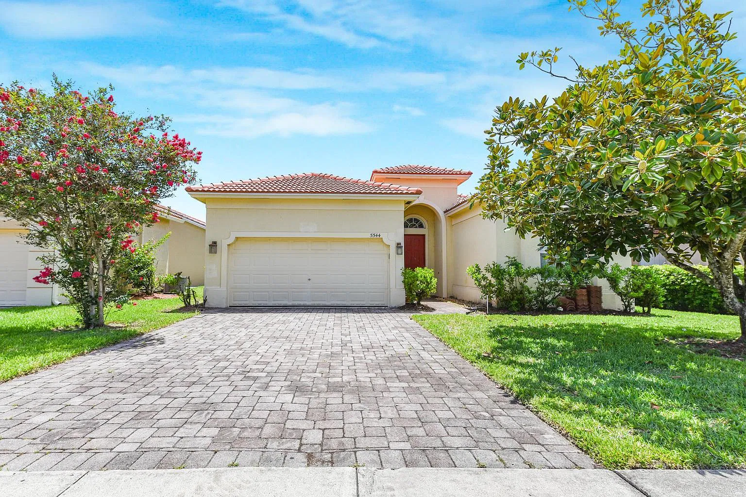 3 bed, 2.0 bath, 1513 sqft, $1,995 — Photo 2