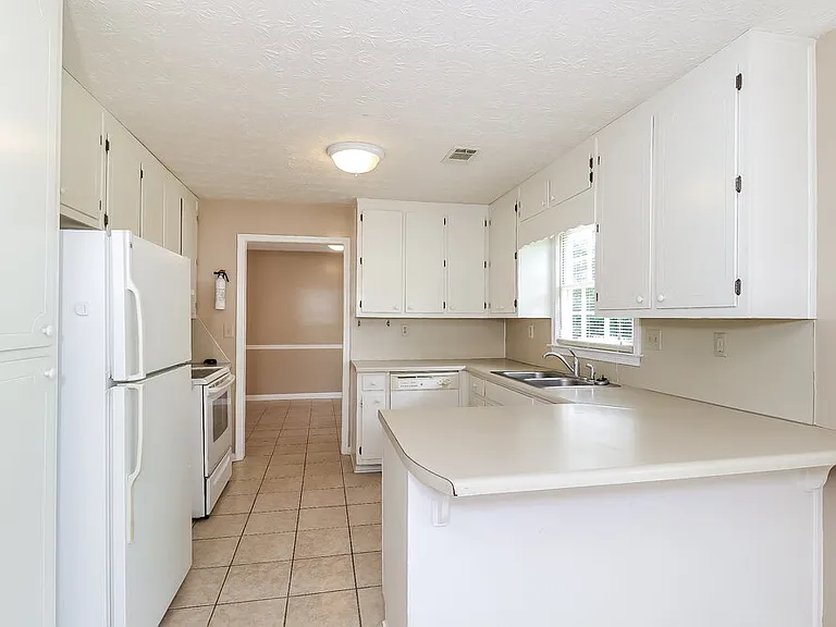 3935 Willowmeade Dr — Photo 16