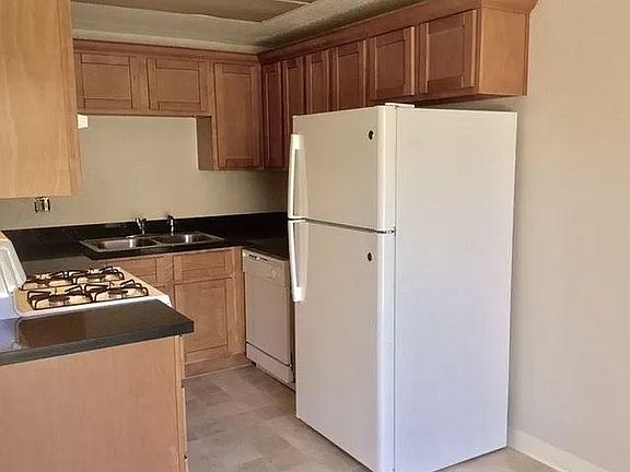 5th image of 920 Memorial Dr APT B