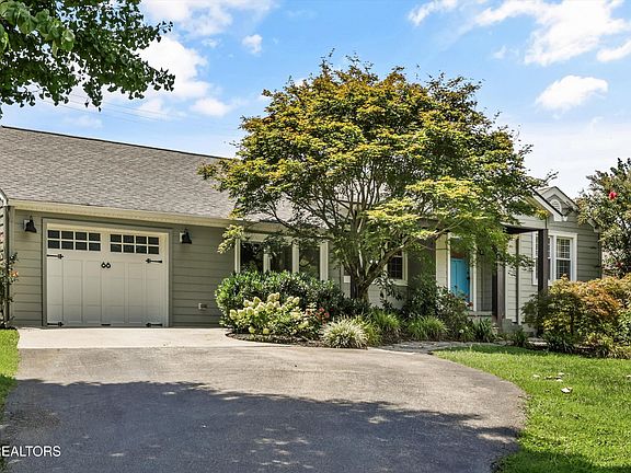 3rd image of 4028 Taliluna Ave