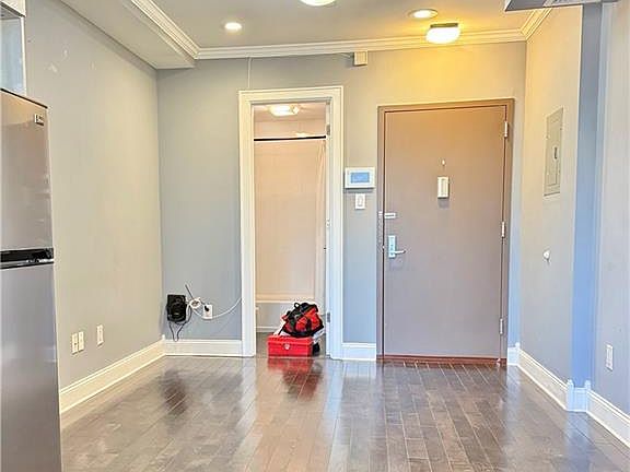 4th image of 413 57th St