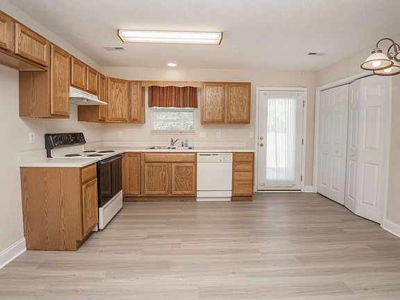 2nd image of 7827 Wisdom Ln