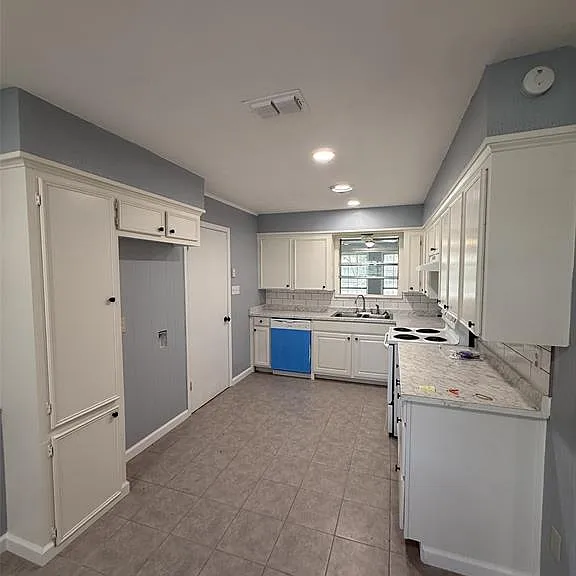 940 West Ln #243 — Photo 7