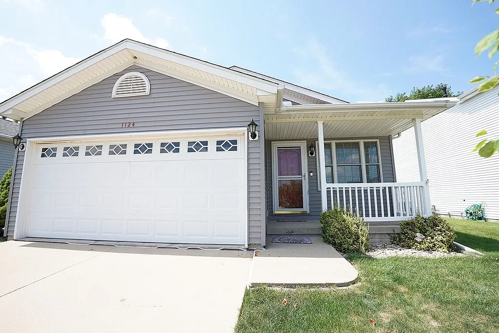 3 bed, 2472 sqft, $2,190 — Photo 3
