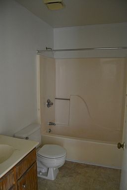 5th image of 500 Henley St Unit 2C