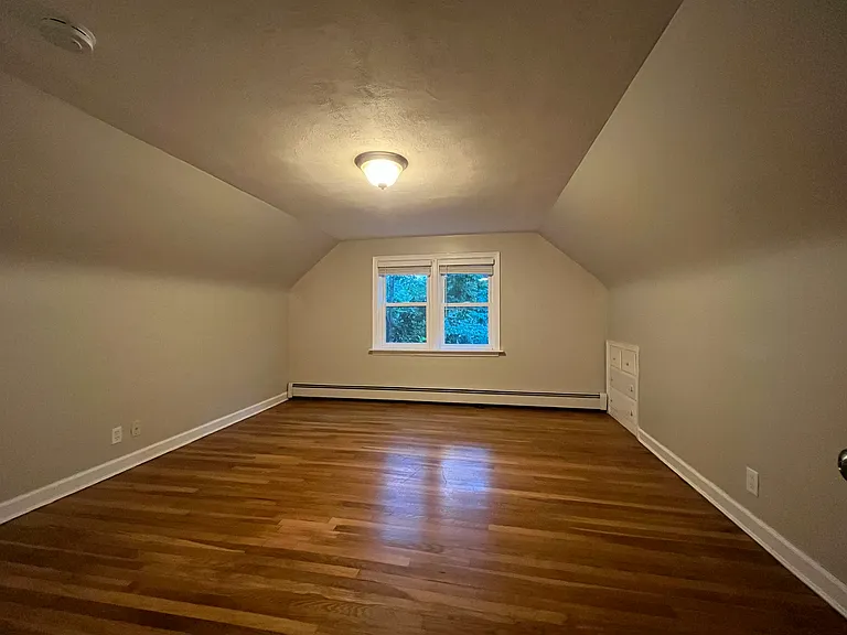 101 Olcott Dr — Photo 8