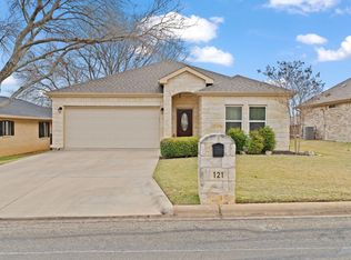 121 Preston Trl, Meadowlakes, TX 78654