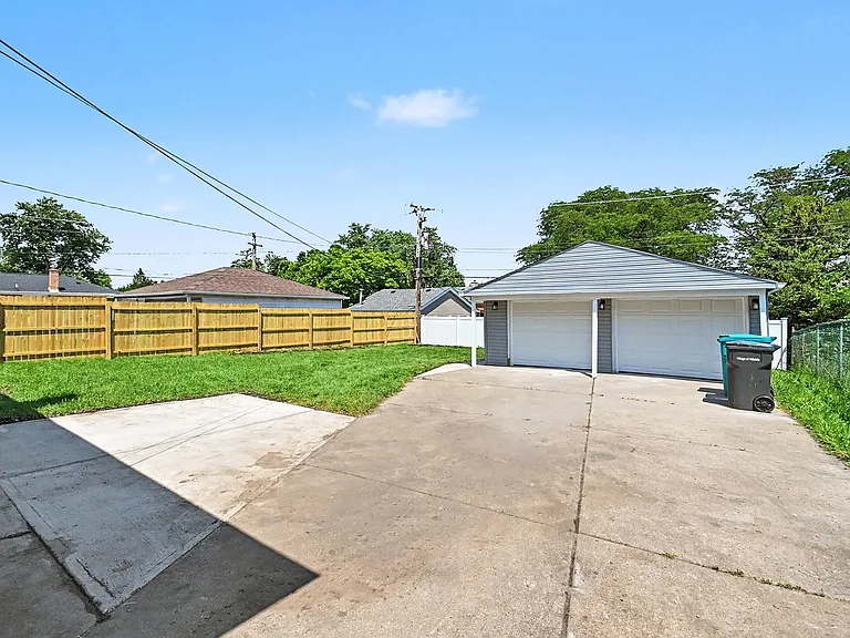 811 E End Ave — Photo 24