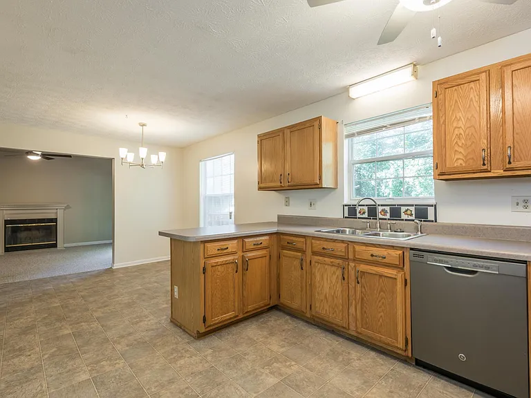 1560 Pheasants Glen Dr — Photo 53