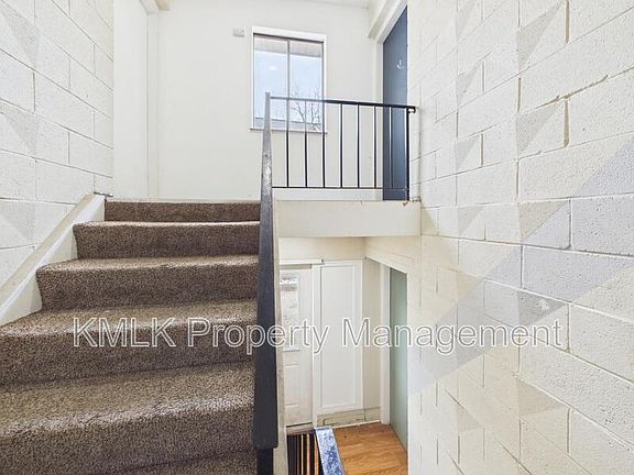 5th image of 22 W York St