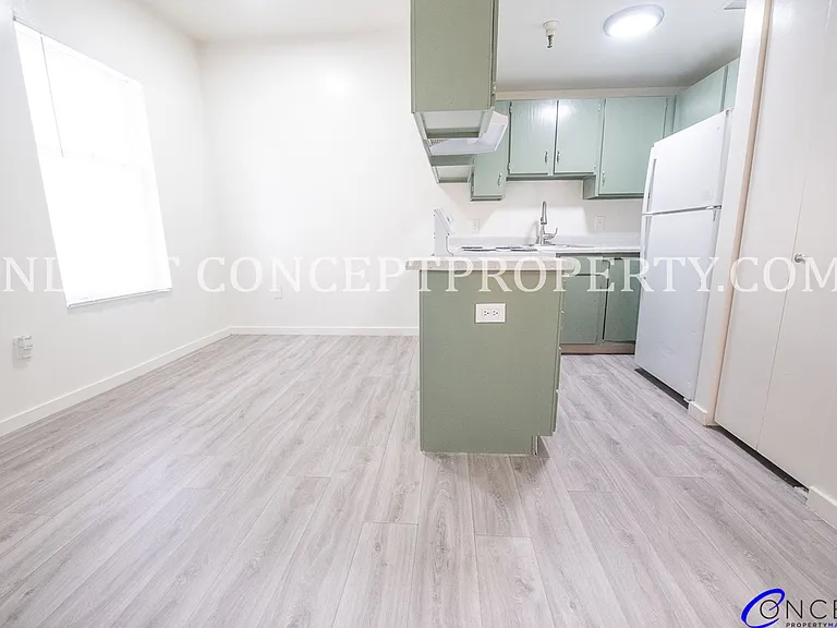223 E 3rd Ave — Photo 58