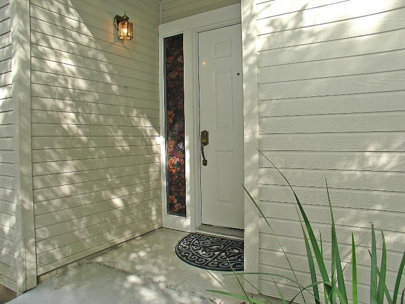 1st image of 2553 Groveview Dr