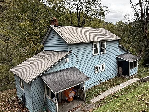 4th image of 166 Laurel St