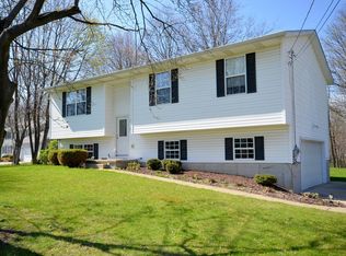 1917 Krumroy Rd, Akron, OH 44312