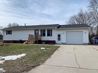 1009 9th Ave SW, Independence, IA 50644