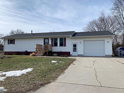 1009 9th Ave SW, Independence, IA, 50644