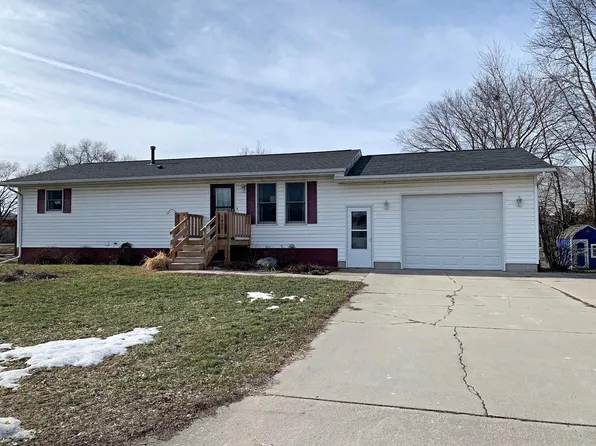 1009 9th Ave SW, Independence, IA 50644