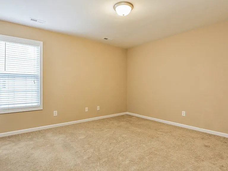136 Roan Dr — Photo 13