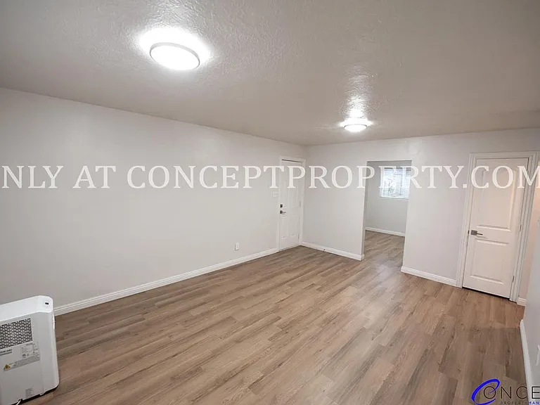 943-971 Chapel Dr — Photo 34