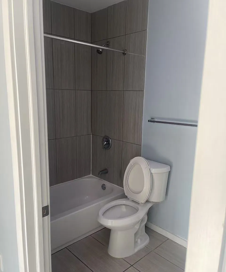 2 bed, 850 sqft, $1,800 — Photo 1