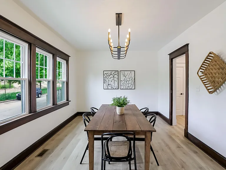 910 Sanders St — Photo 11