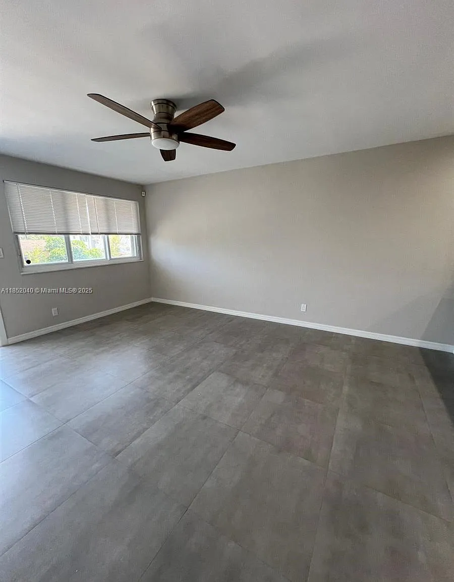 3 bed, 960 sqft, $2,700 — Photo 4