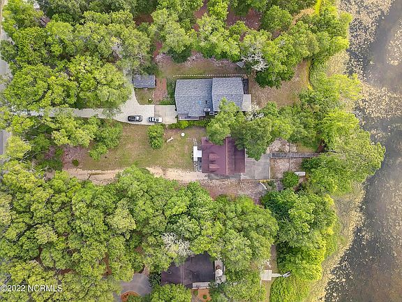 3rd image of 568 Medcalf Drive SW
