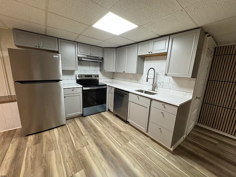 114 N Harvard Ave #1 — Photo 6