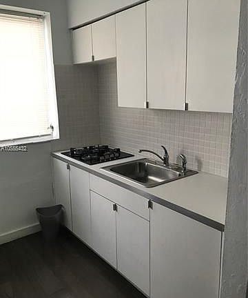5th image of 1026 Euclid Ave APT 2