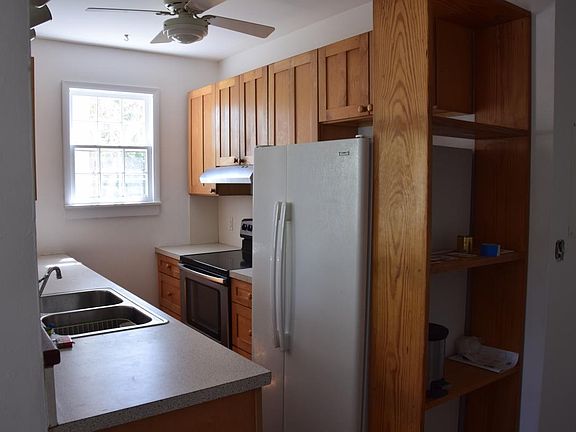 Kitchen/ref., stove