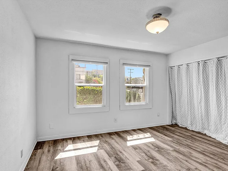 5860 - 5864 Mildred Street — Photo 44