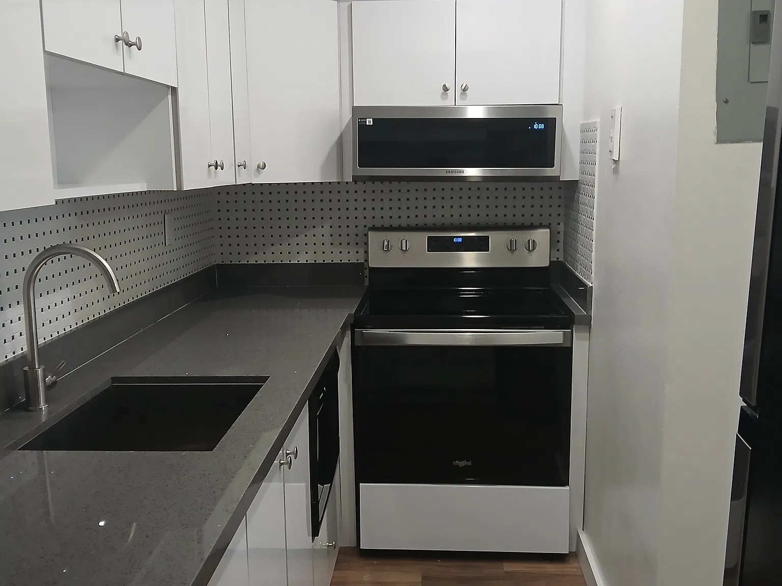 1 bed, 725 sqft, $1,900 — Photo 3