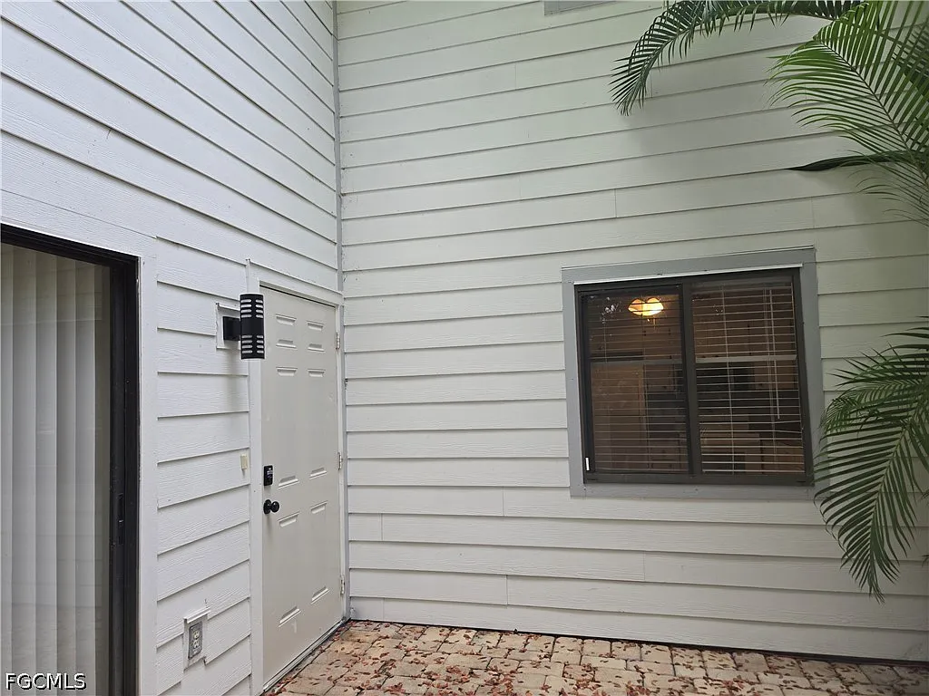2 bed, 2.0 bath, 1034 sqft, $1,249 — Photo 2