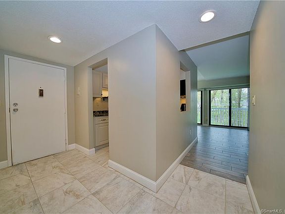 3rd image of 85 Brookwood Dr APT B