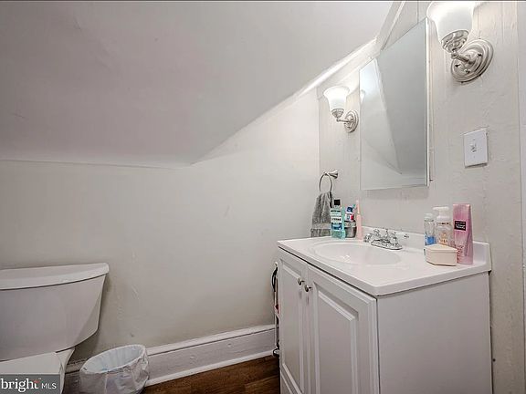 4th image of 319 Washington St Floor 2