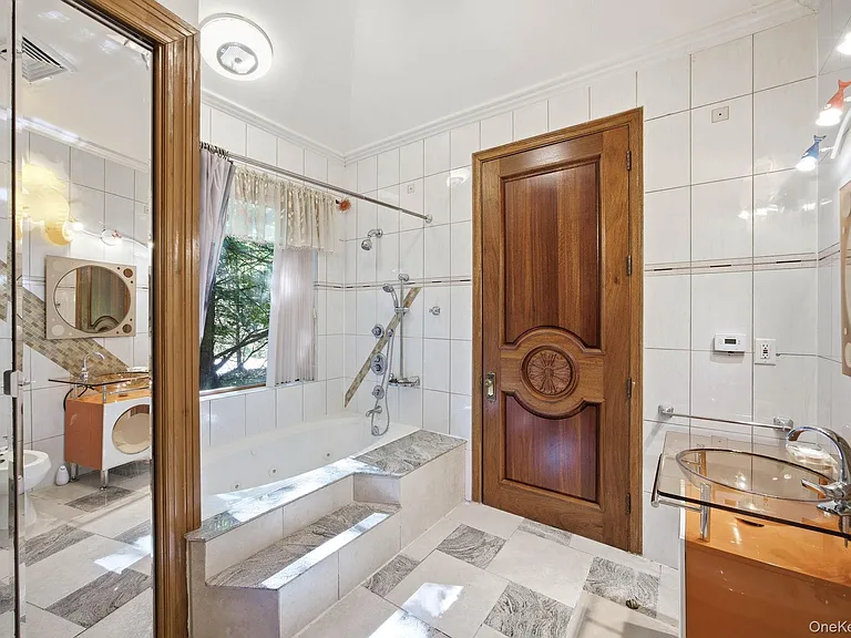 1 Bridle Path Dr — Photo 24